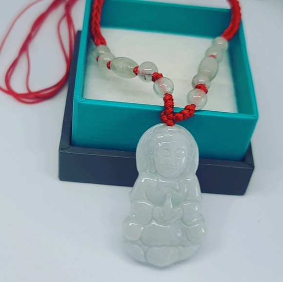 Natural Jade Goddess of Mercy Necklace Red cord - Picture 2 of 4